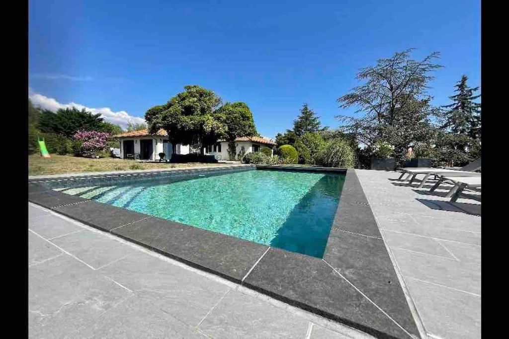 Logements Chaleureux Dans Maison Avec Piscine A 35 Min De Lyon Alix Eksteriør bilde